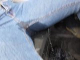 Amateurvideo pissing in jeans in the car (3) von Arabika