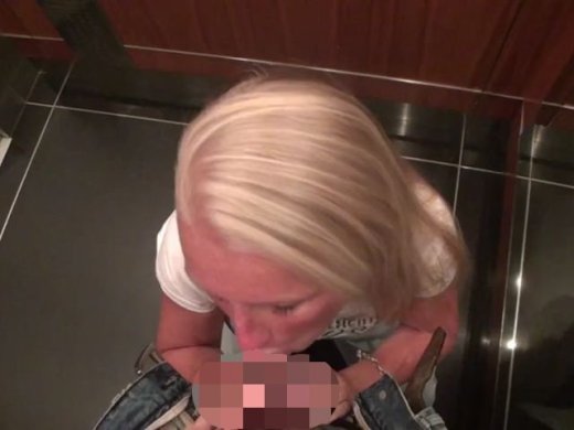 Amateurvideo XXL Sperma Explosion im Fahrstuhl von KacyKisha