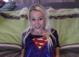 SexyJenJen - Vollgewichste Superwoman im Bett erwischt