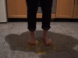 Amateurvideo Trampling eggs from CaraliaDeluxe