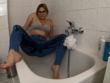 Amateurvideo Jeans-Piss from HollyBanks